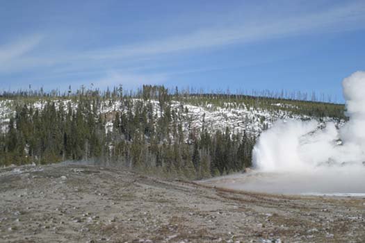 USA WY YellowstoneNP 2004NOV01 OldFaithful 031
